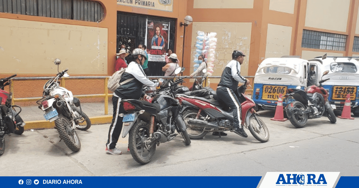 Zona rígida del Jr. Constitución convertida en playa de estacionamiento