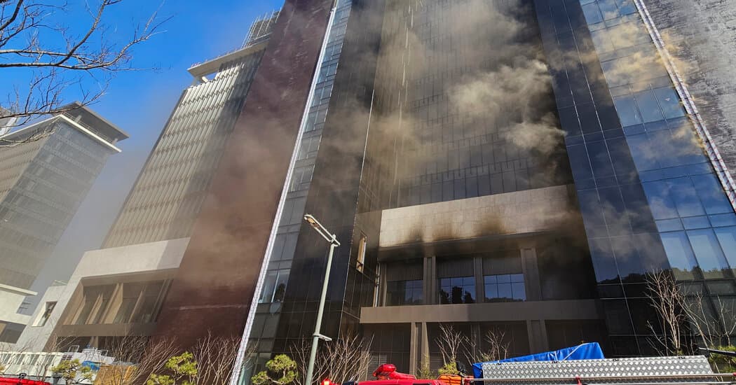 Seis muertos en incendio en obra de complejo turístico en Busan.