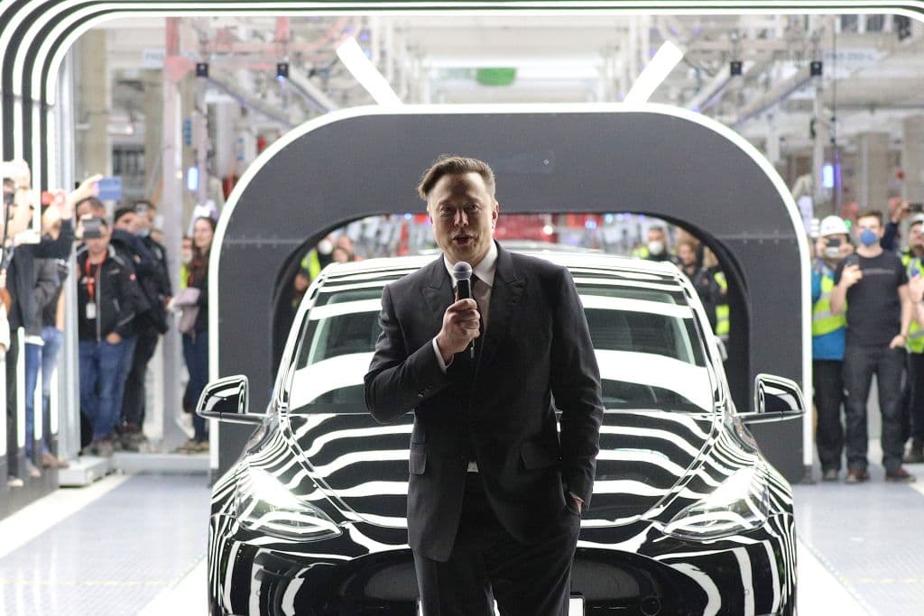 Musk revela la fecha y ciudad del debut de los robotaxis de Tesla