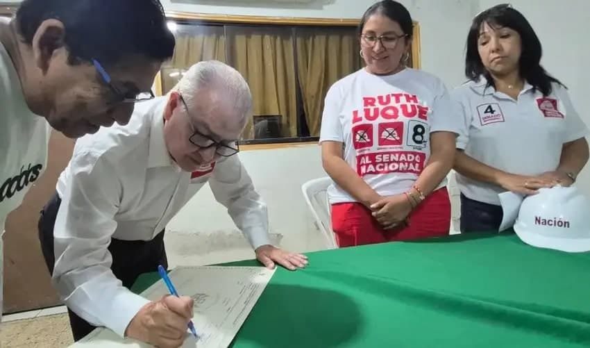 López Chau interpone demanda ante el TC contra decreto que reestructura Petroperú
