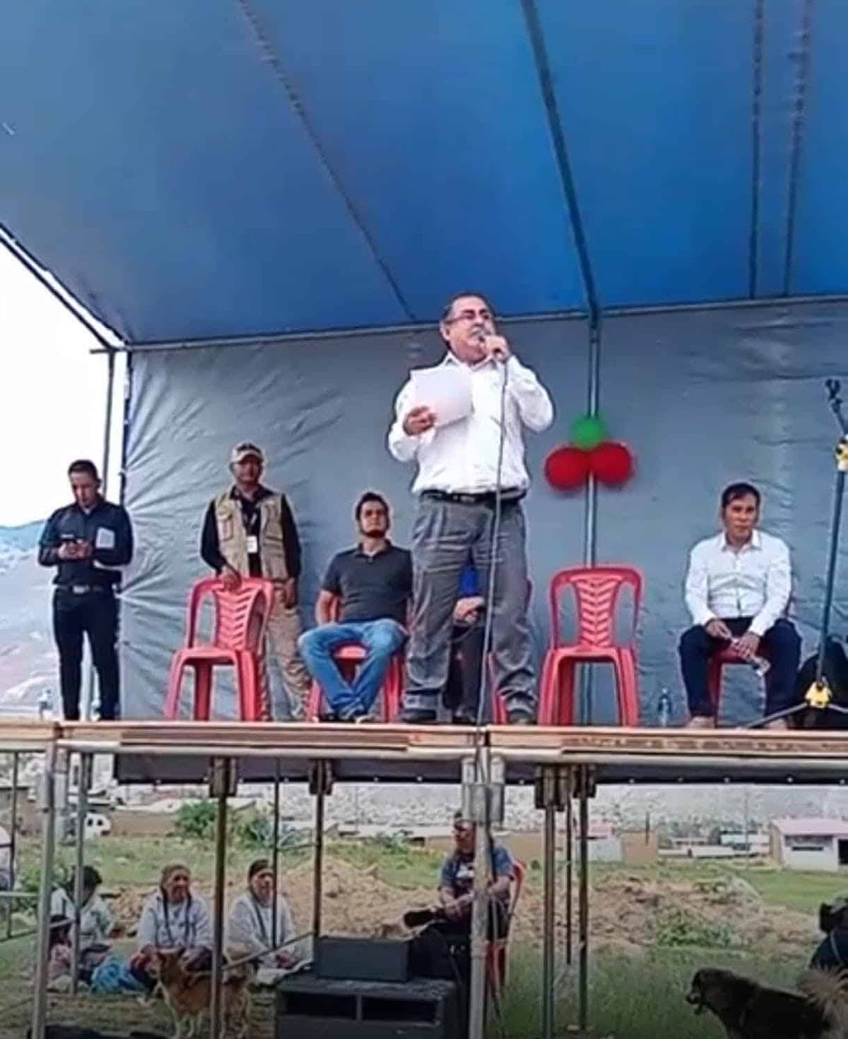Congresista Picón estaría condicionando apoyo para evitar desalojos en La Pedroza a cambio de votos para su esposa e hijo