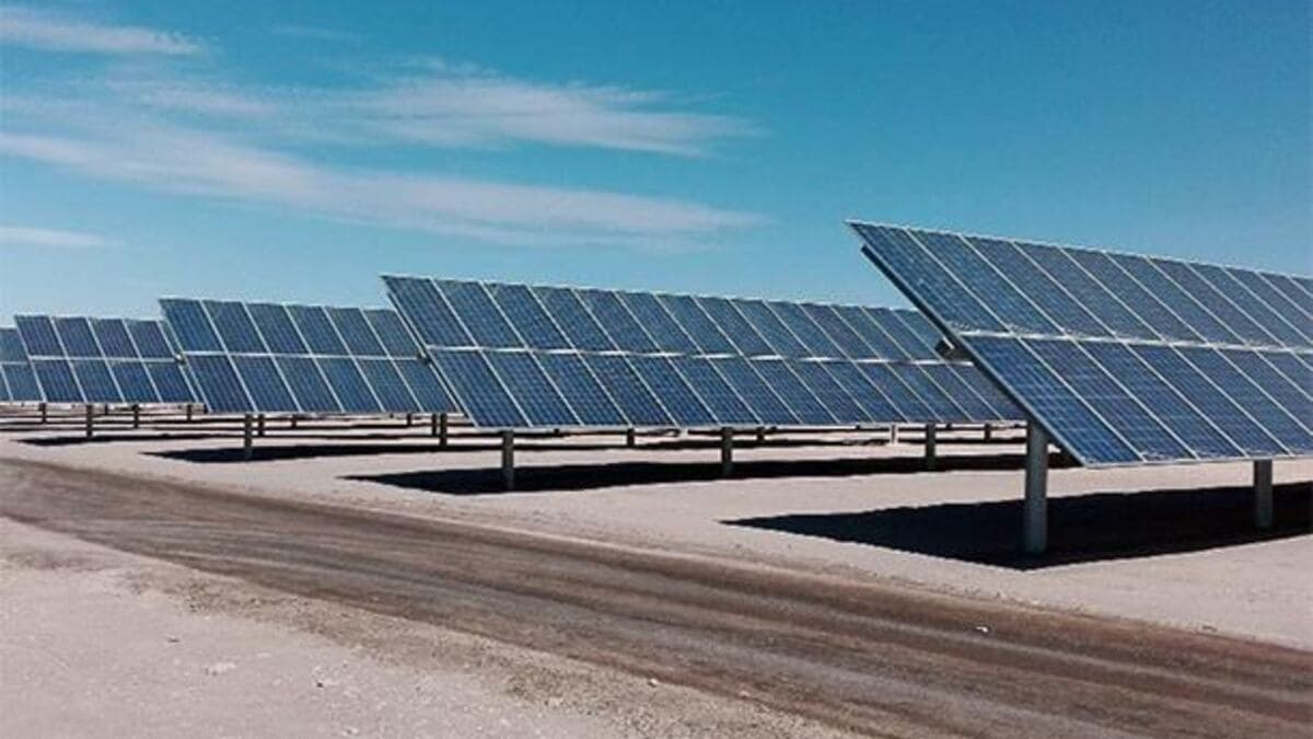 Perú inaugura la planta solar más alta de Latinoamérica en Puno