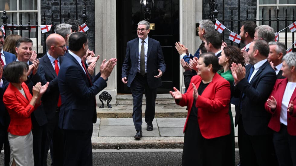 Starmer anuncia que el Reino Unido incrementará el gasto en defensa hasta el 2.5% del PIB para 2027.