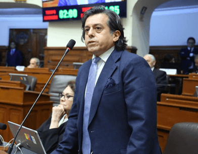 Congresista Edward Málaga propone eliminar ley seca y flexibilizar difusión de encuestas