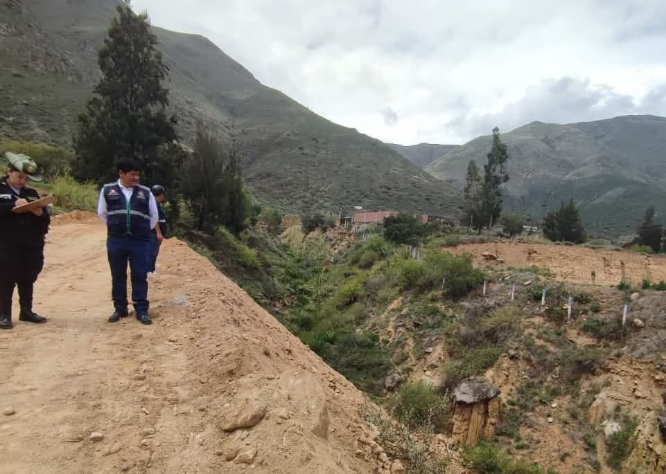Detienen a dos por abrir trocha junto a quebrada sin autorización