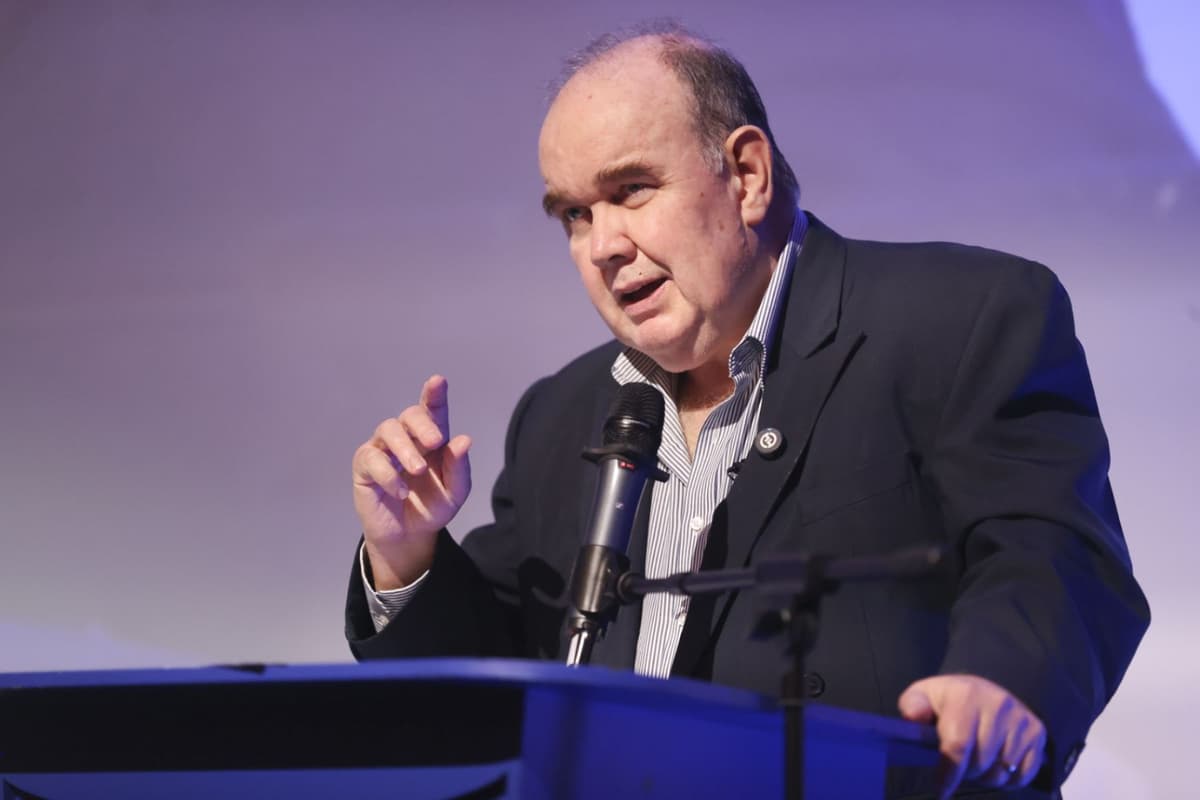 López Aliaga admite fracaso del tren Lima-Chosica y promete operarlo en 2026