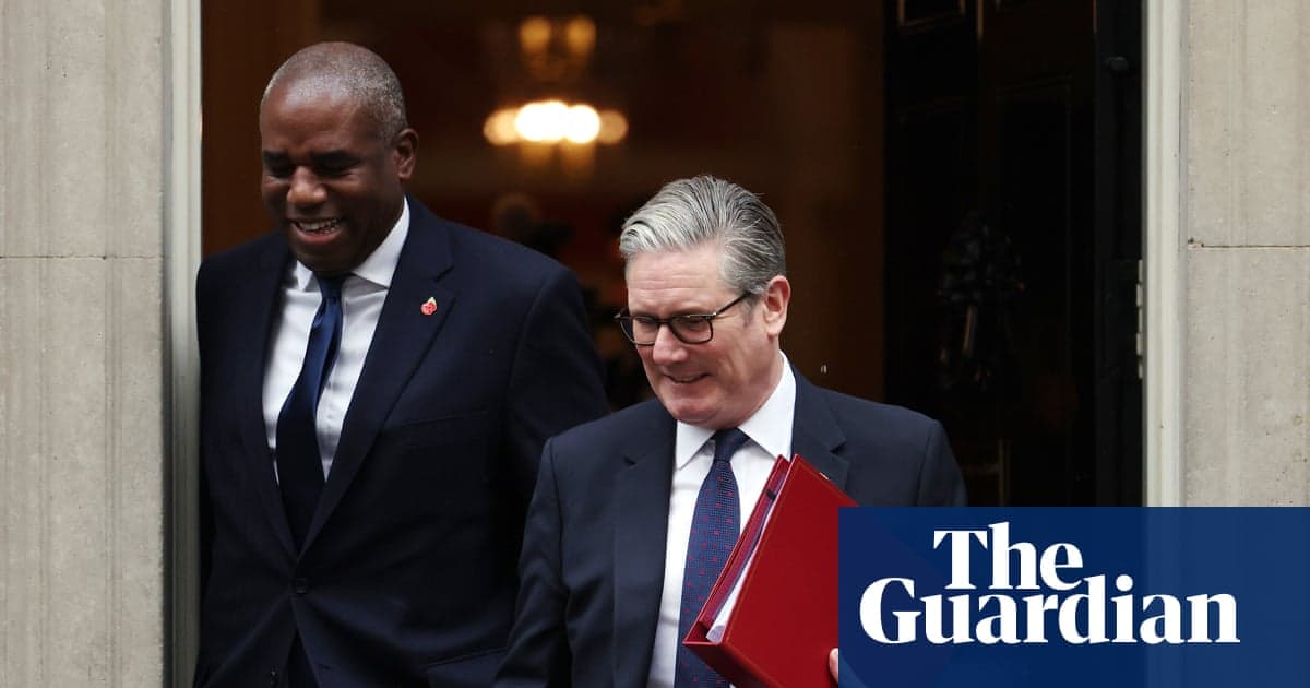 Keir Starmer: Abogados exigen mantener juicios con jurado