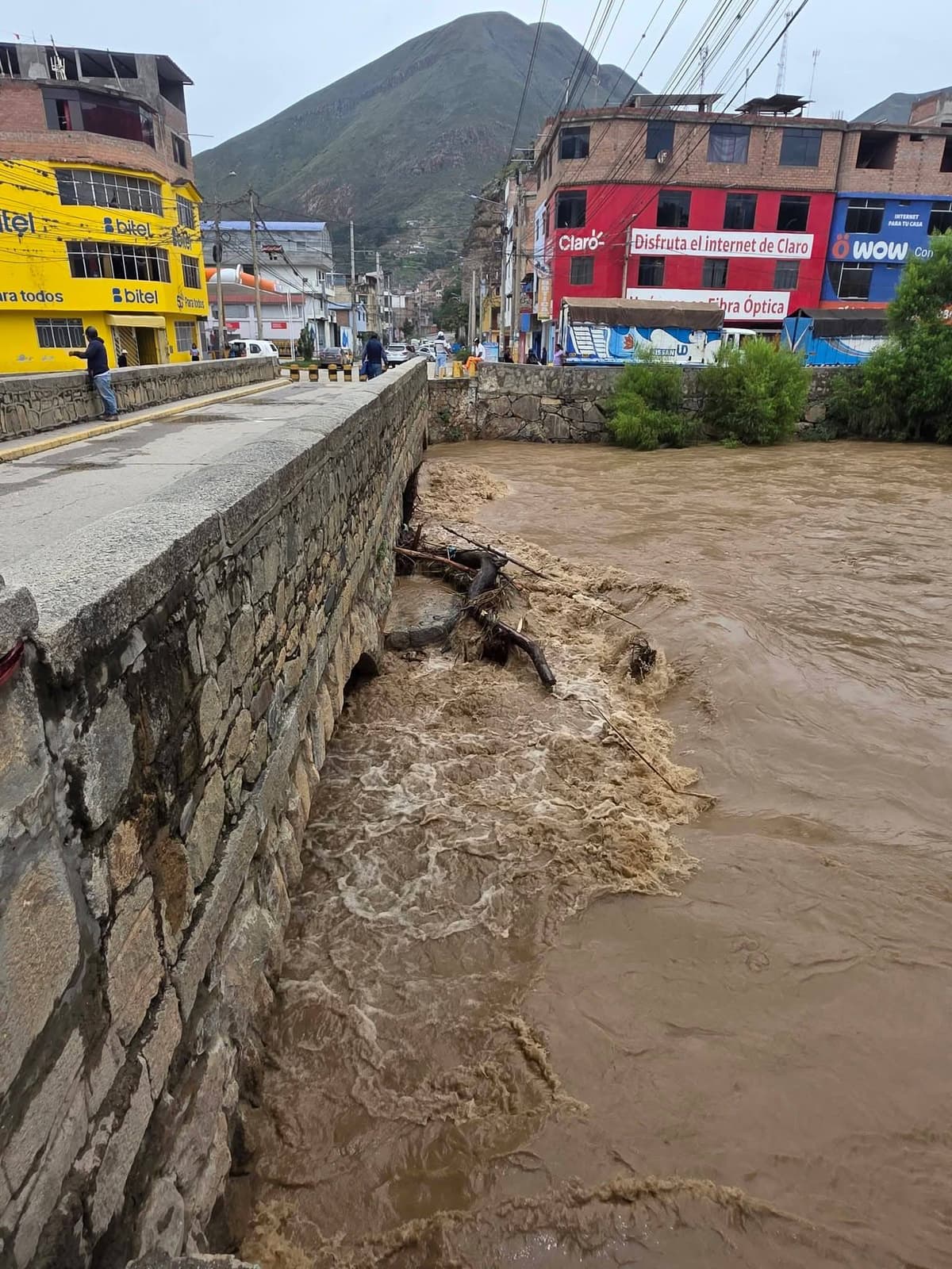 Río Higueras eleva riesgo en zonas cercanas y reabre cuestionamientos por falta de prevención