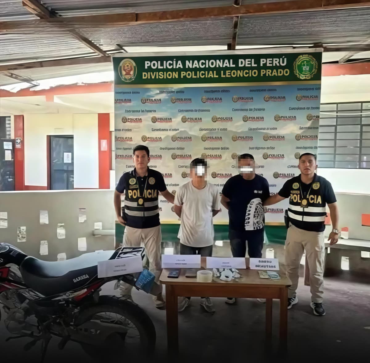 Intervienen a dos sujetos con presunta marihuana en operativo policial en Playa Tingo