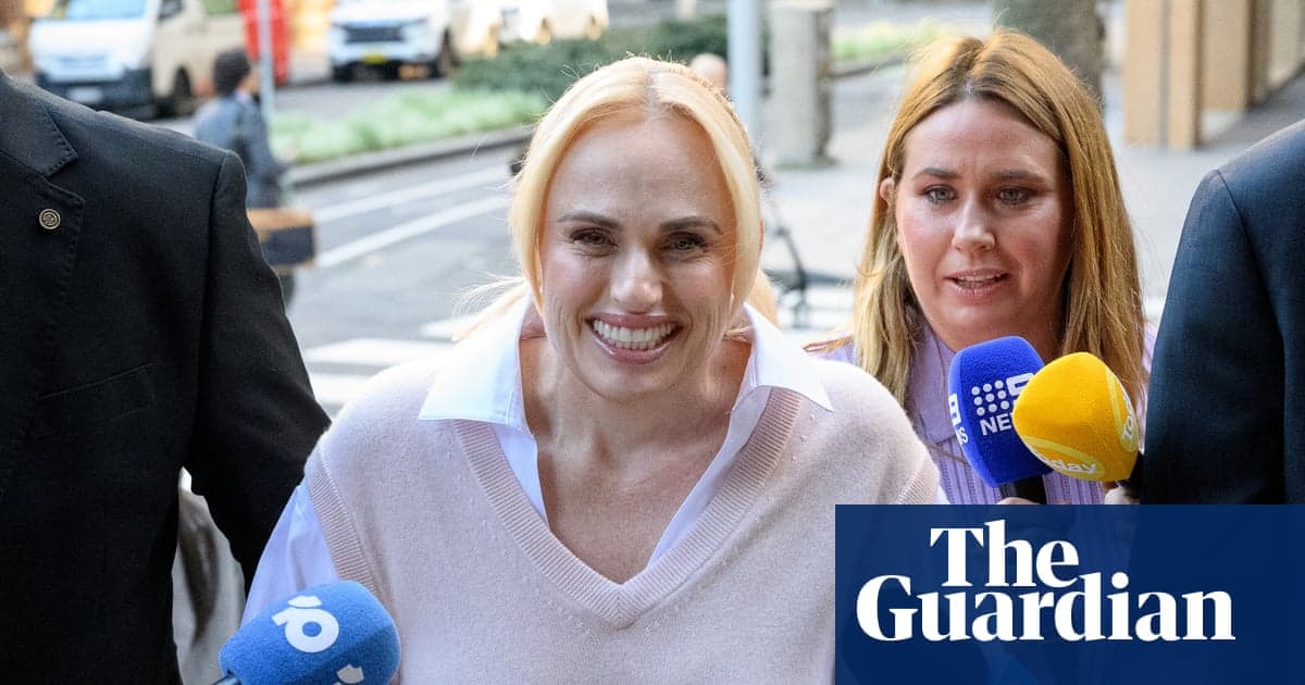 Rebel Wilson declara en juicio por difamación con estrella de su debut