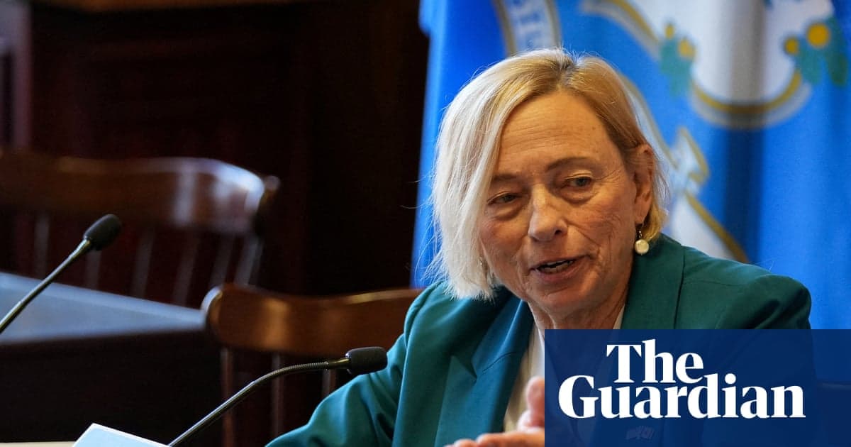 Gobernador de Maine veta freno a centros de datos