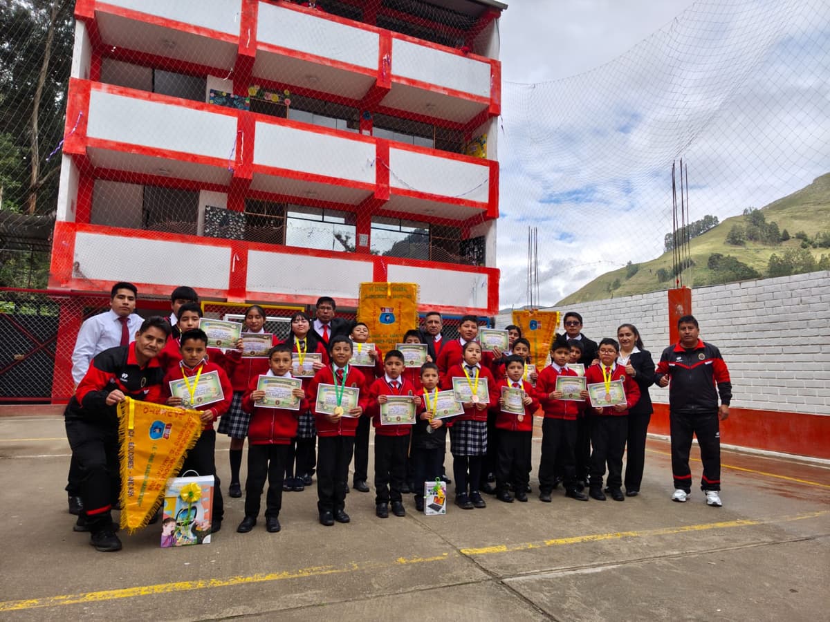 Estudiantes de La Unión logran primeros puestos en concurso nacional de conocimientos en Áncash