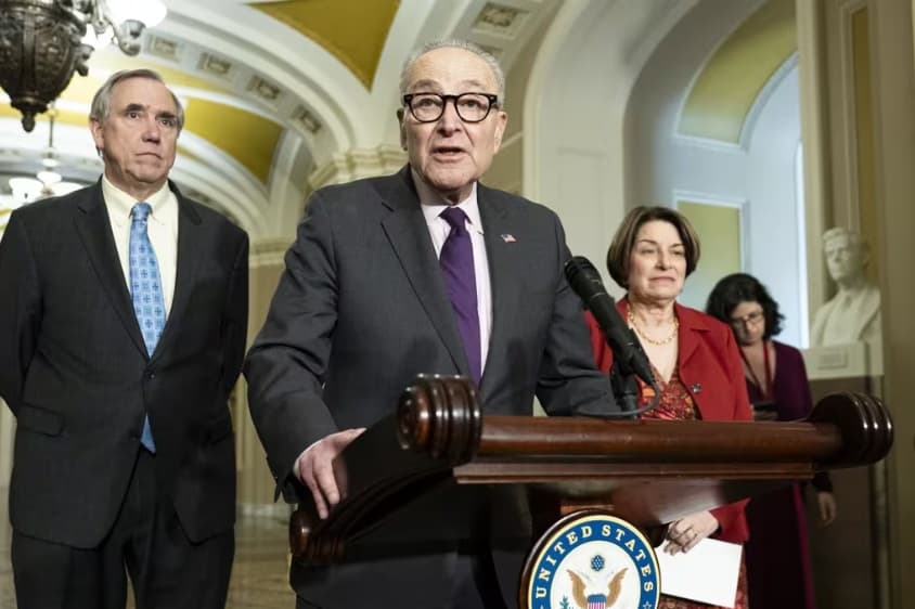 El Senado de EE. UU. aprueba resolución para limitar poderes de Trump en Irán