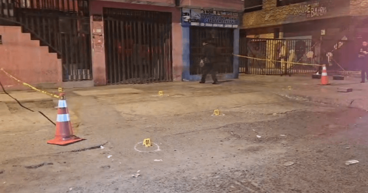 Presuntos extorsionadores causan balacera en agencia de encomiendas y heren a un ciudadano