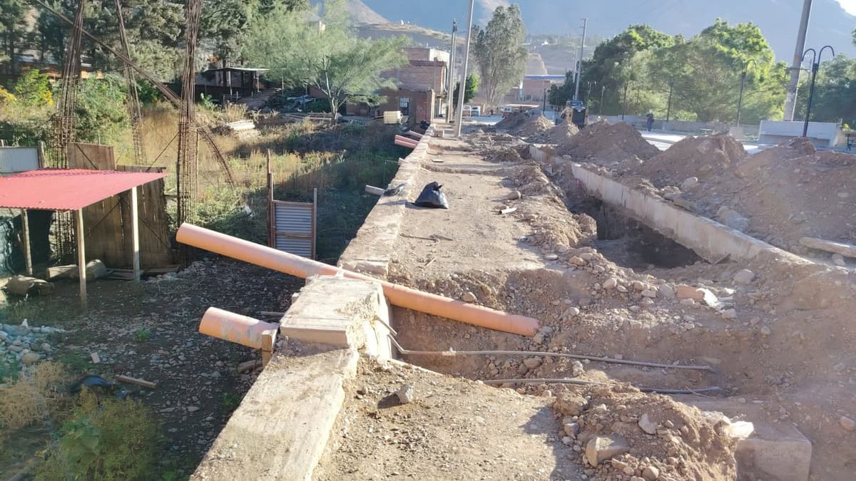 Tubería colapsada en El Tingo deja sin agua a vecinos y expone fallas entre SEDA y la comuna