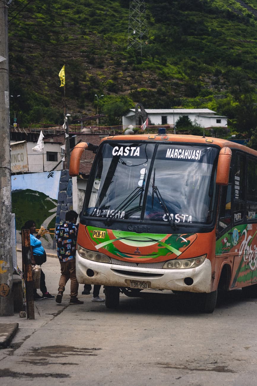 Siete muertos y 16 heridos deja despiste de bus interprovincial en Leoncio Prado