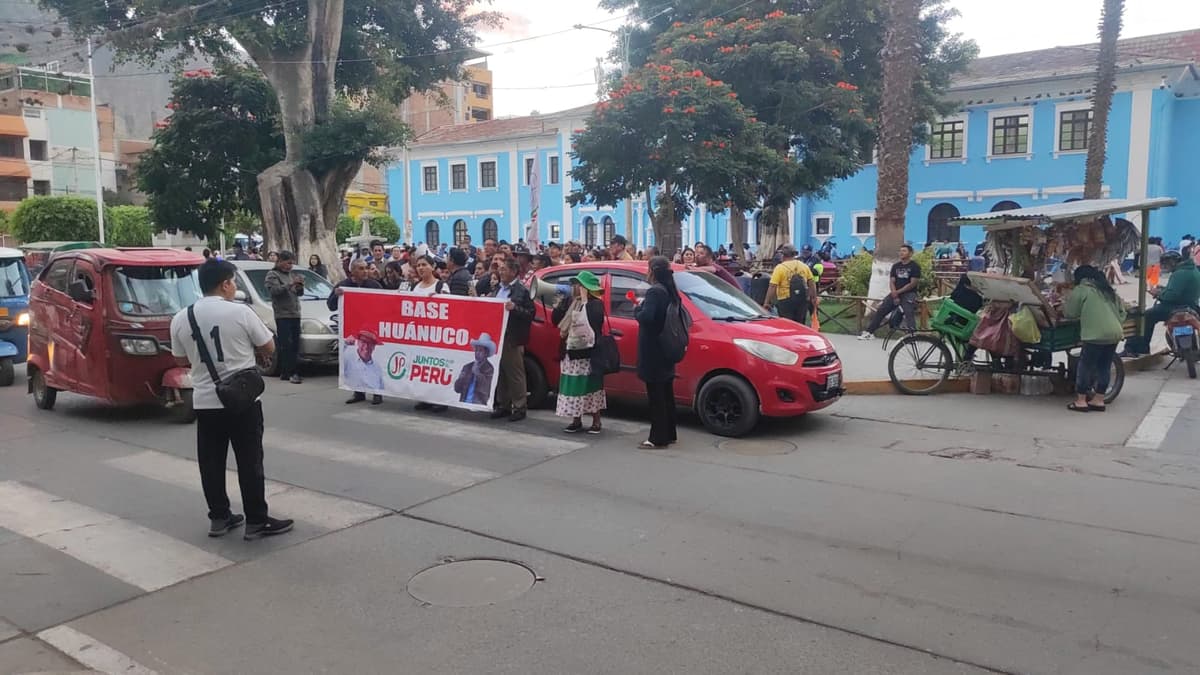 Juntos por el Perú realiza plantón en Huánuco y denuncia presunta manipulación de votos