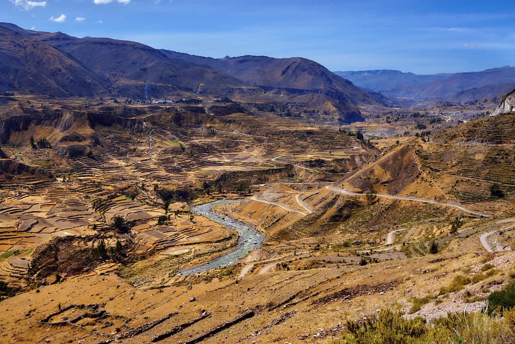 Destruyen cinco balsas draga en operativo contra minería ilegal en el río Aguaytía