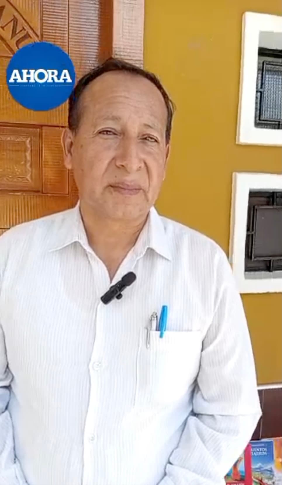 Freddy Aranda ofrece libros sobre historia y tradición huanuqueña en la Plaza de Armas