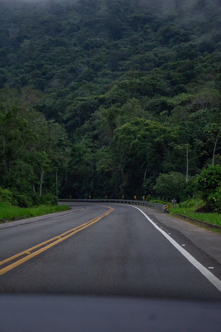 Rehabilitan tramos críticos de la carretera Huánuco–Tingo María antes de San Juan