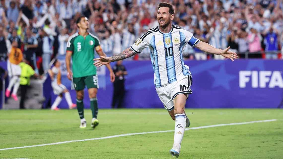 Messi ilumina debut argentino
