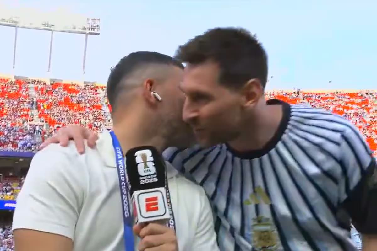 Messi y el Kun Agüero protagonizan emotivo reencuentro en la previa de Argentina vs Argelia