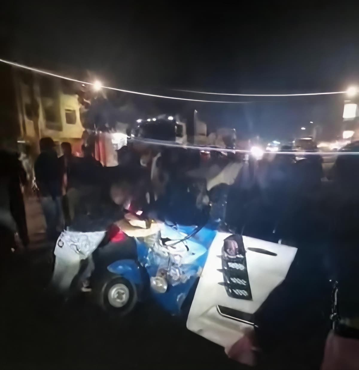 Adolescente queda grave tras choque entre trimóvil y tráiler en la Carretera Central