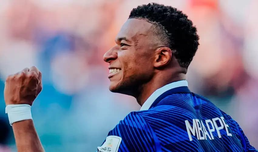 Francia avanza con Mbappé