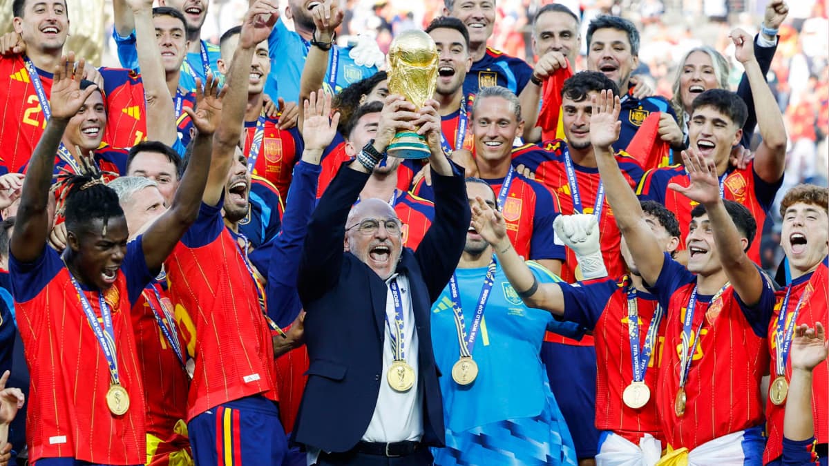 España gana la Eurocopa 2024 y el Mundial 2026 bajo la dirección de Luis de la Fuente
