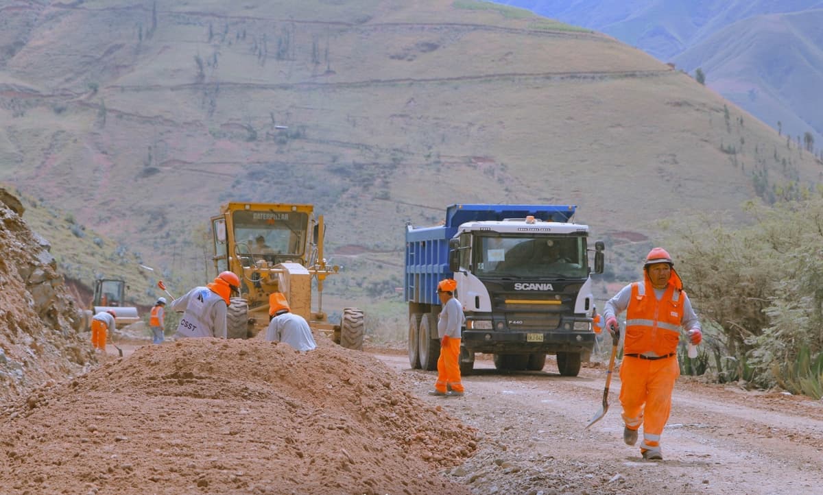 Contratista de vía Higueras–Cozo acumularía deuda superior a S/700 mil con 15 proveedores