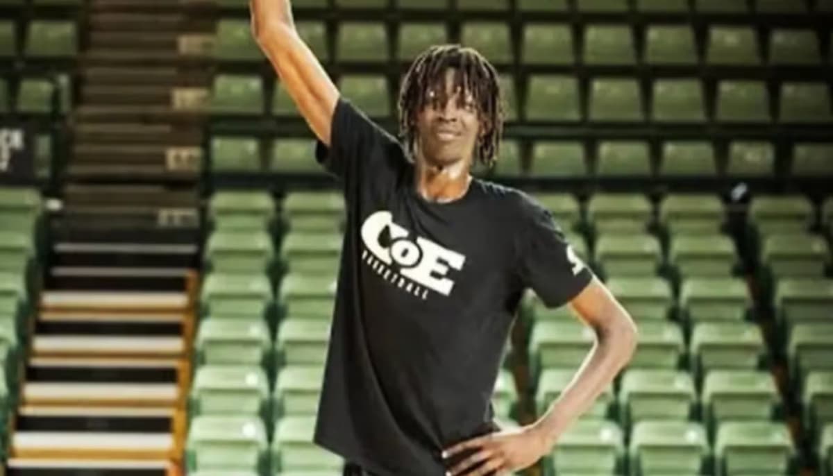 Joven basquetbolista australiano de 2.30 metros es la nueva sensación del básquet