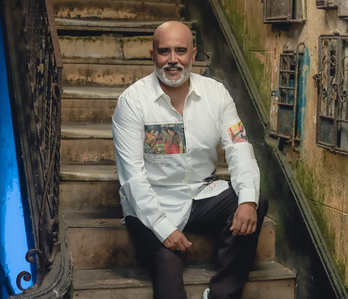 Marco Romero estrena «Muévete», un festejo grabado en la Plaza Matriz del Callao