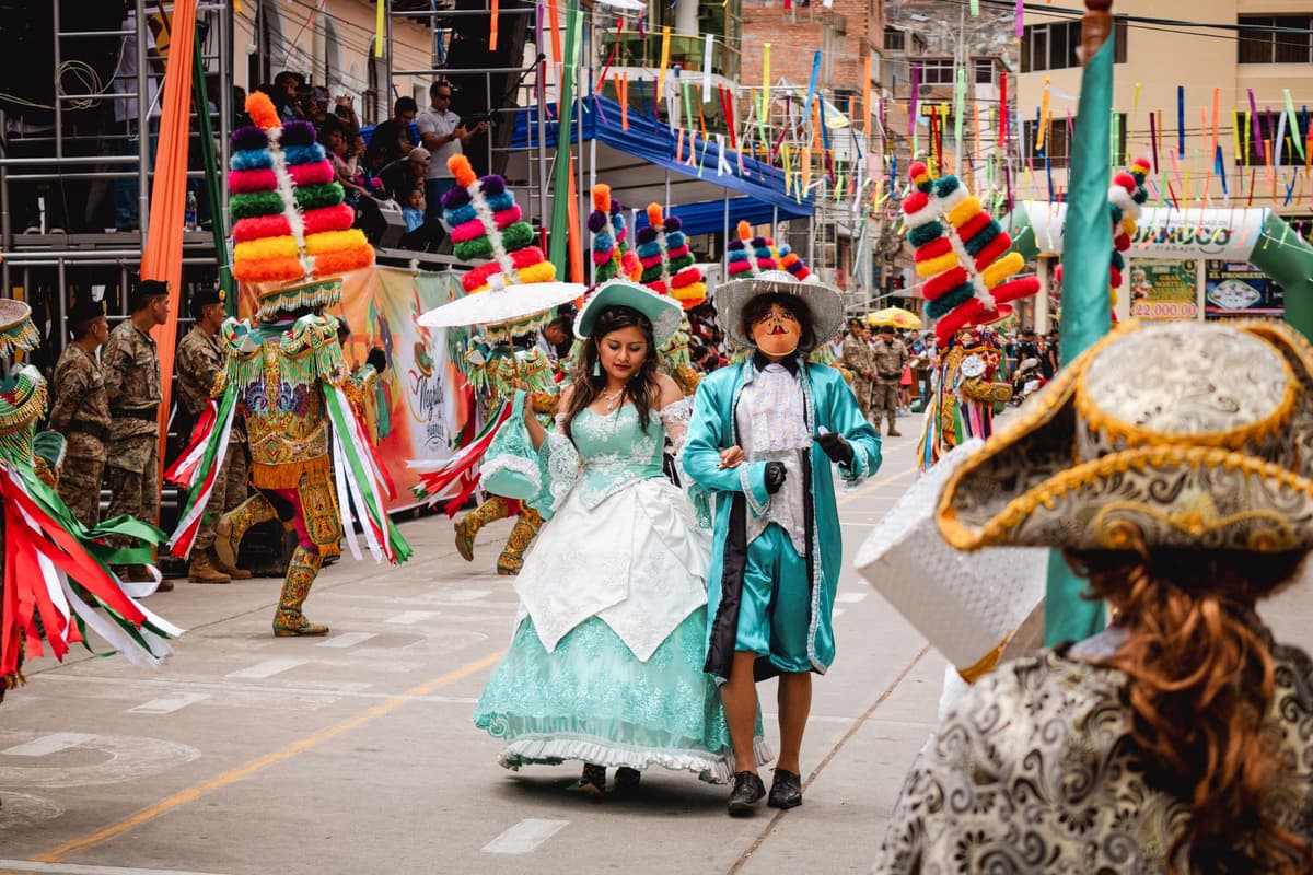 Huánuco y Fiestas Patrias de antaño: entre desfiles, circo y antorchas