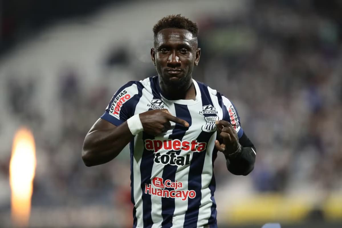 Eryc Castillo salva a Alianza Lima en el debut del Clausura con doblete