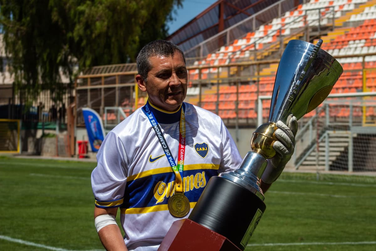 Marco Saravia, campeón con Universitario, ficha por Progreso de Uruguay