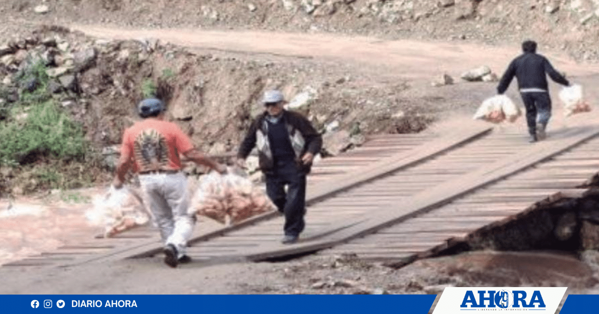 Puente en Pallanchacra en riesgo de colapso por crecida del río Tingo