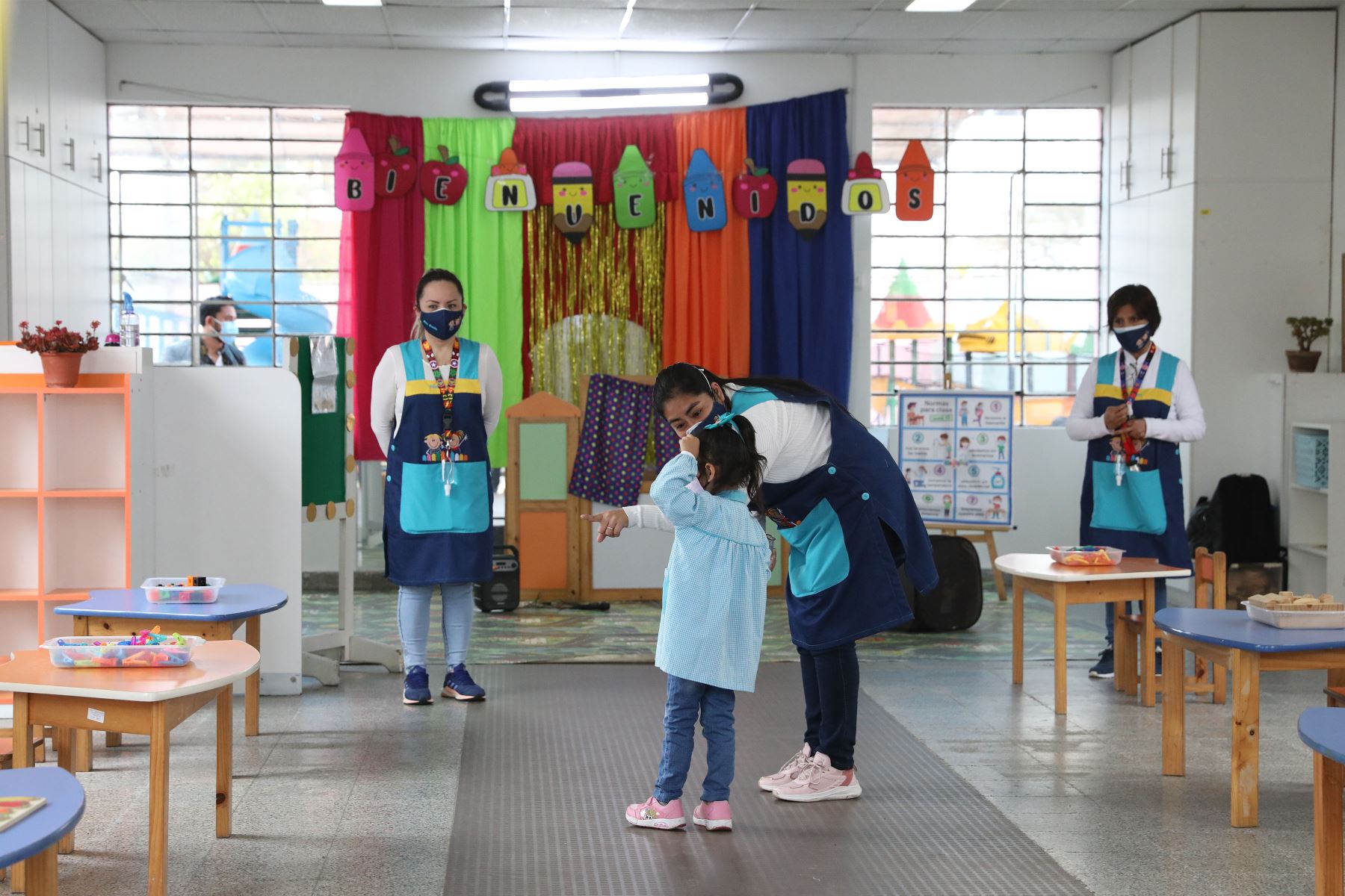 Hoy 4 millones de escolares retornan a colegios públicos