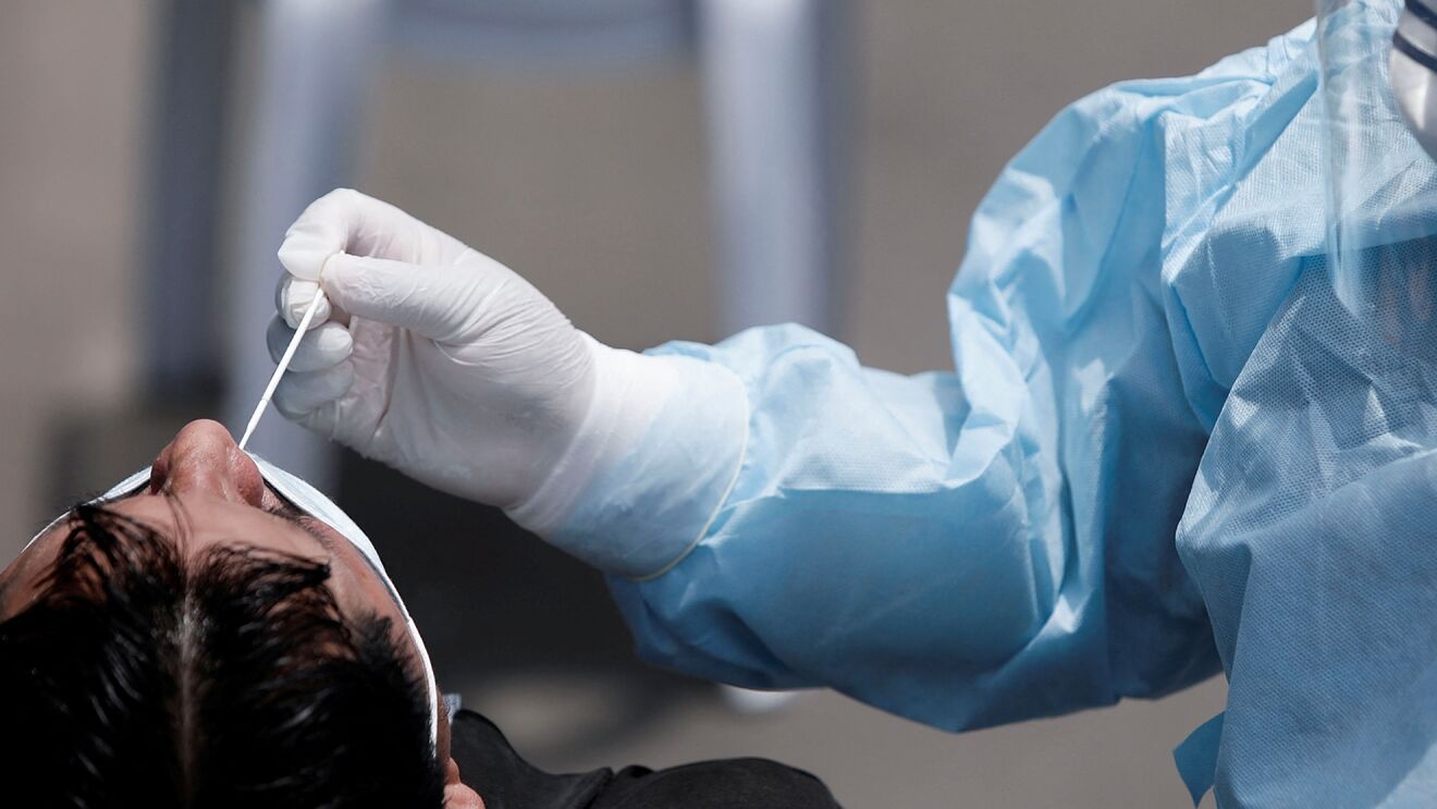 Ómicron no es el final de la pandemia. Pero sí la cambiará