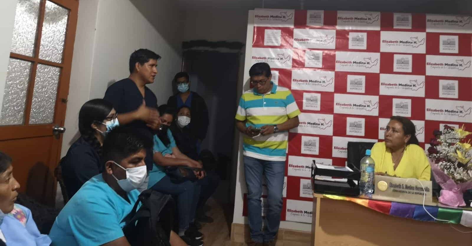 Ministra Kelly Portocarrero y trabajadores dialogarán recategorización del hospital HV
