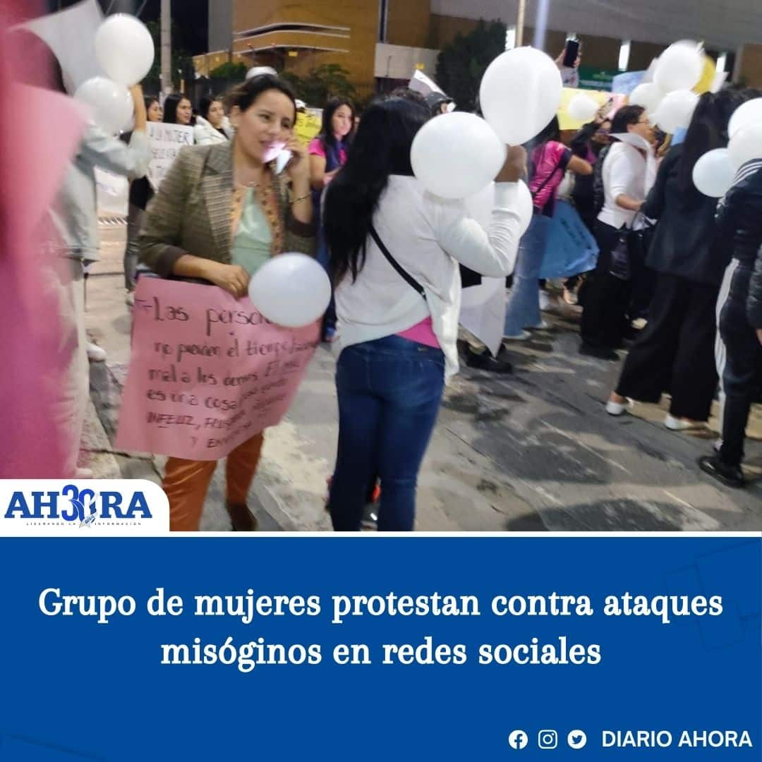 Grupo de mujeres protestan contra ataques misóginos en redes sociales