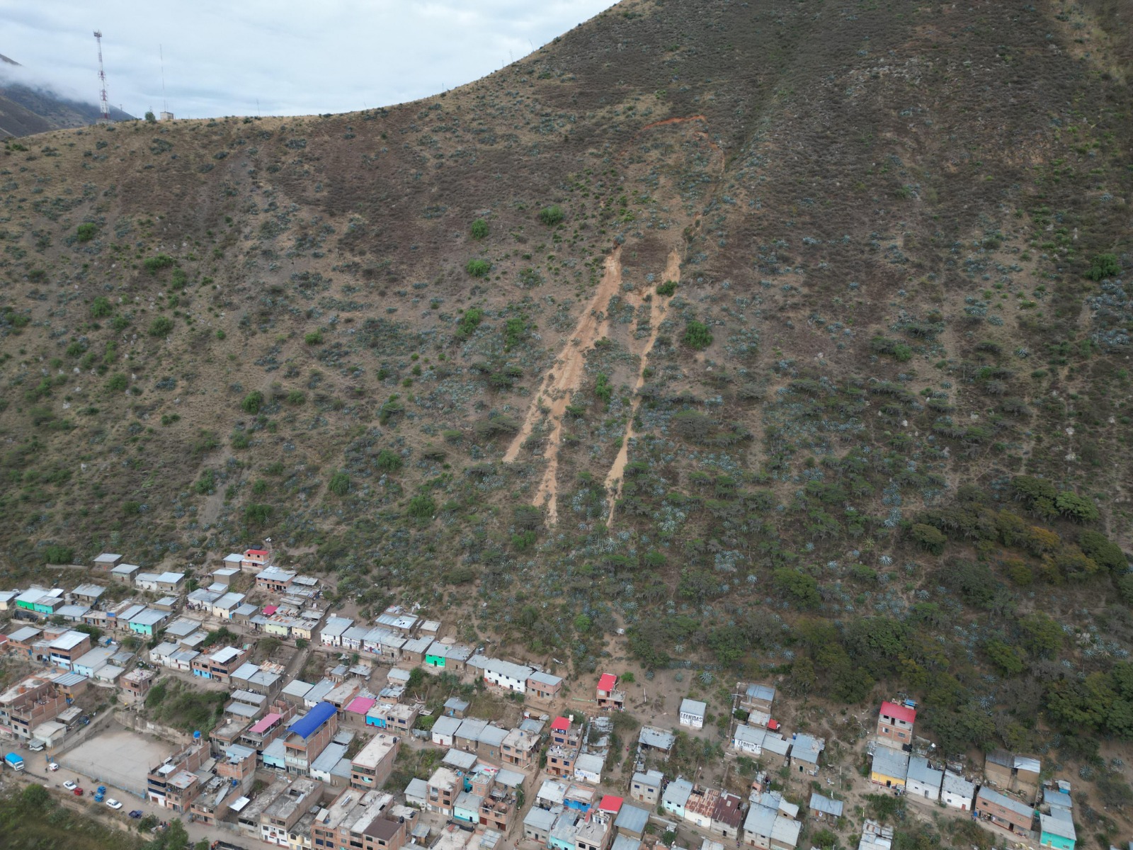 Deslizamiento en Ambo deja más de 120 afectados, Gorehco lleva dos toneladas de ayuda