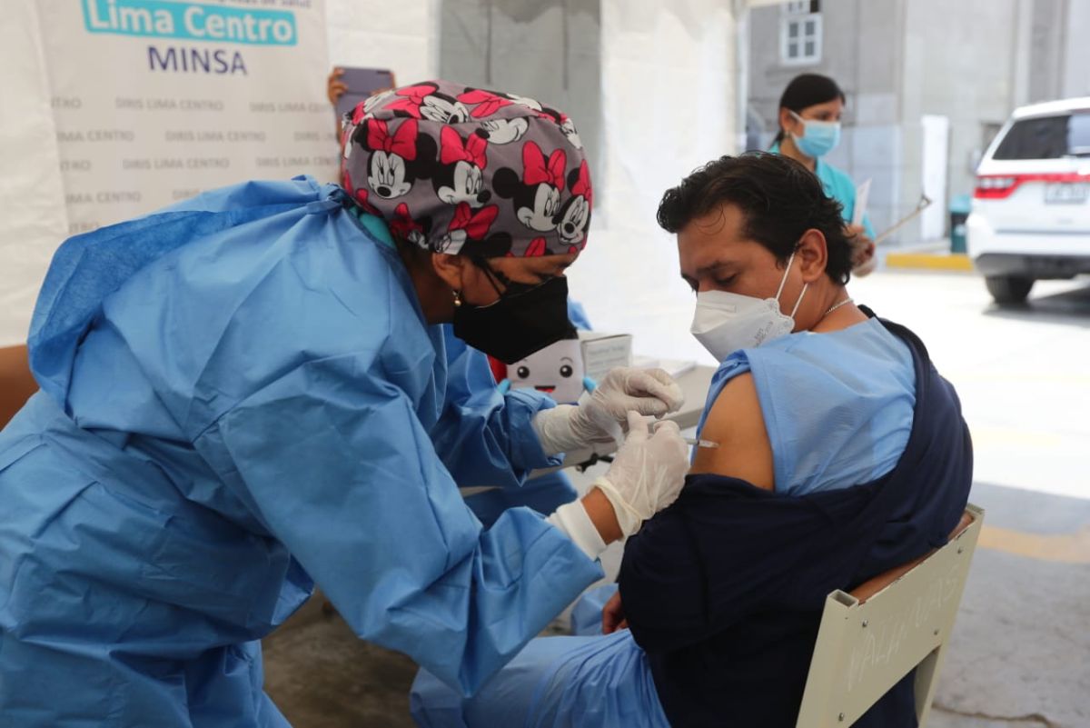Minsa: Arribarán 13 millones de dosis de la vacuna bivalente contra la COVID-19 hasta marzo