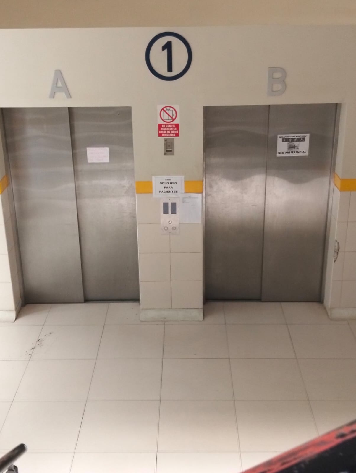 Hospital Showing Ferrari: Ascensores inoperativos complican atención de pacientes críticos