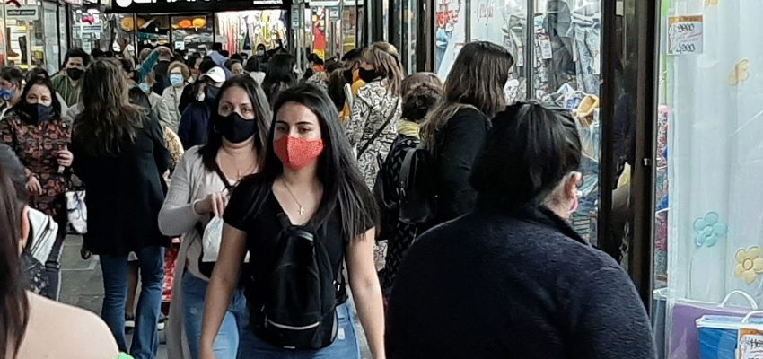 Chile evalúa volver a cuarentena por “un preocupante rebrote”