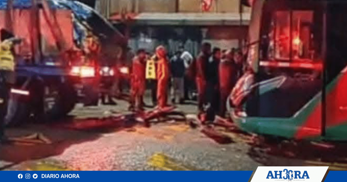 Bus que salió de Huánuco choca contra tráiler y deja dos heridos graves