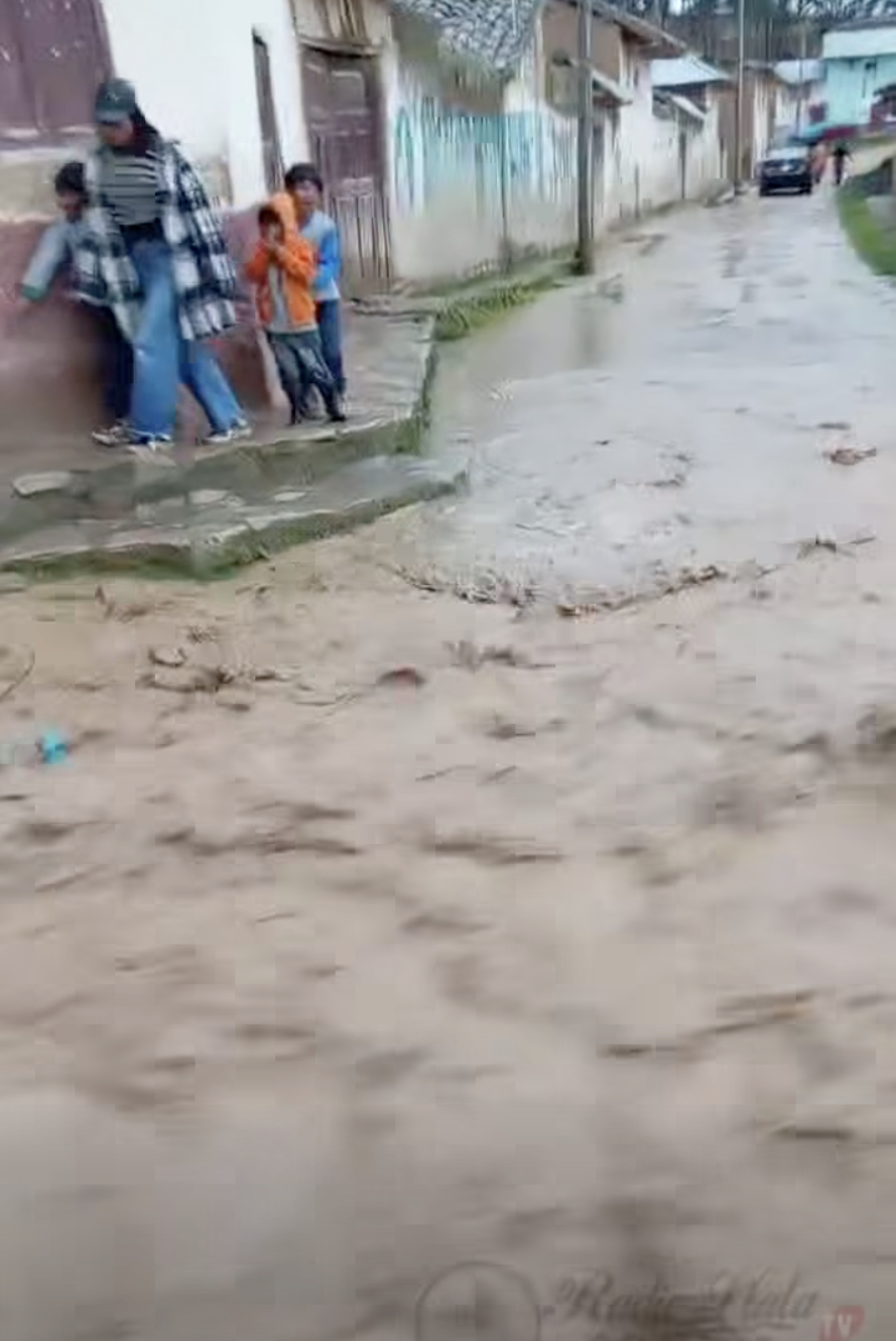 Fuerte lluvia inunda viviendas en San Miguel de Querosh y pobladores piden ayuda urgente
