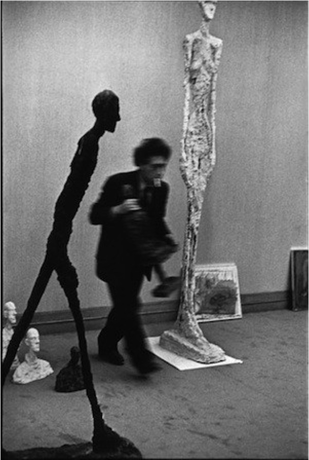 El hombre que camina” de Alberto Giacometti 