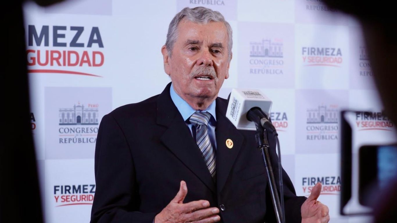Rospigliosi defiende la vacancia de Pedro Castillo tras un reclamo de Juntos por el Perú
