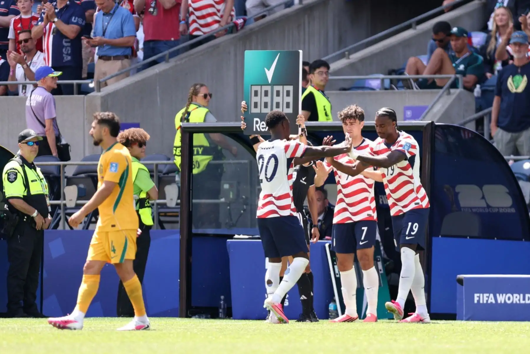 Estados Unidos vence 2-0 a Australia y clasifica a dieciseisavos del Mundial 2026
