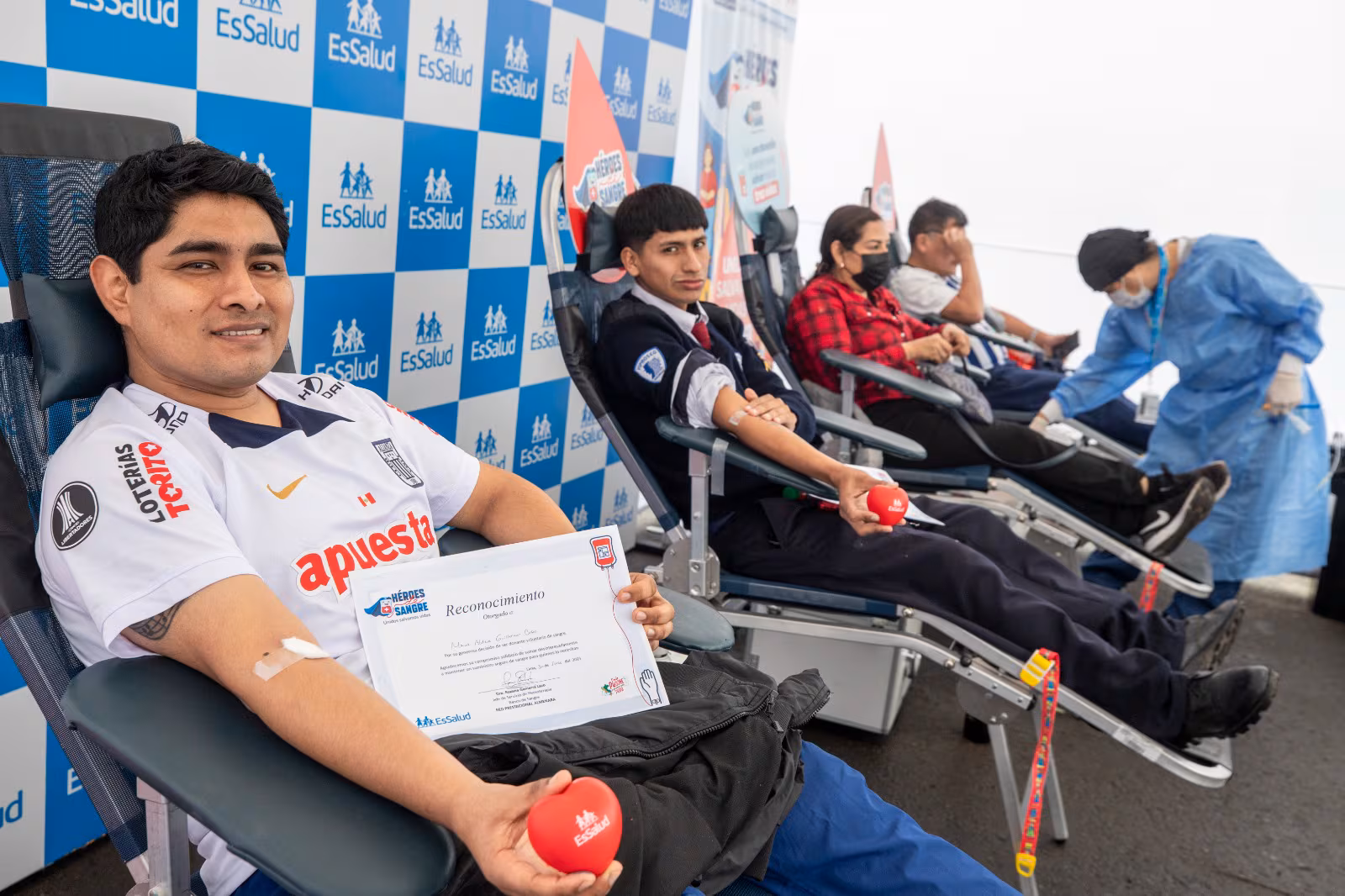 EsSalud y Alianza Lima se unen en donatón para captar 200 unidades de sangre